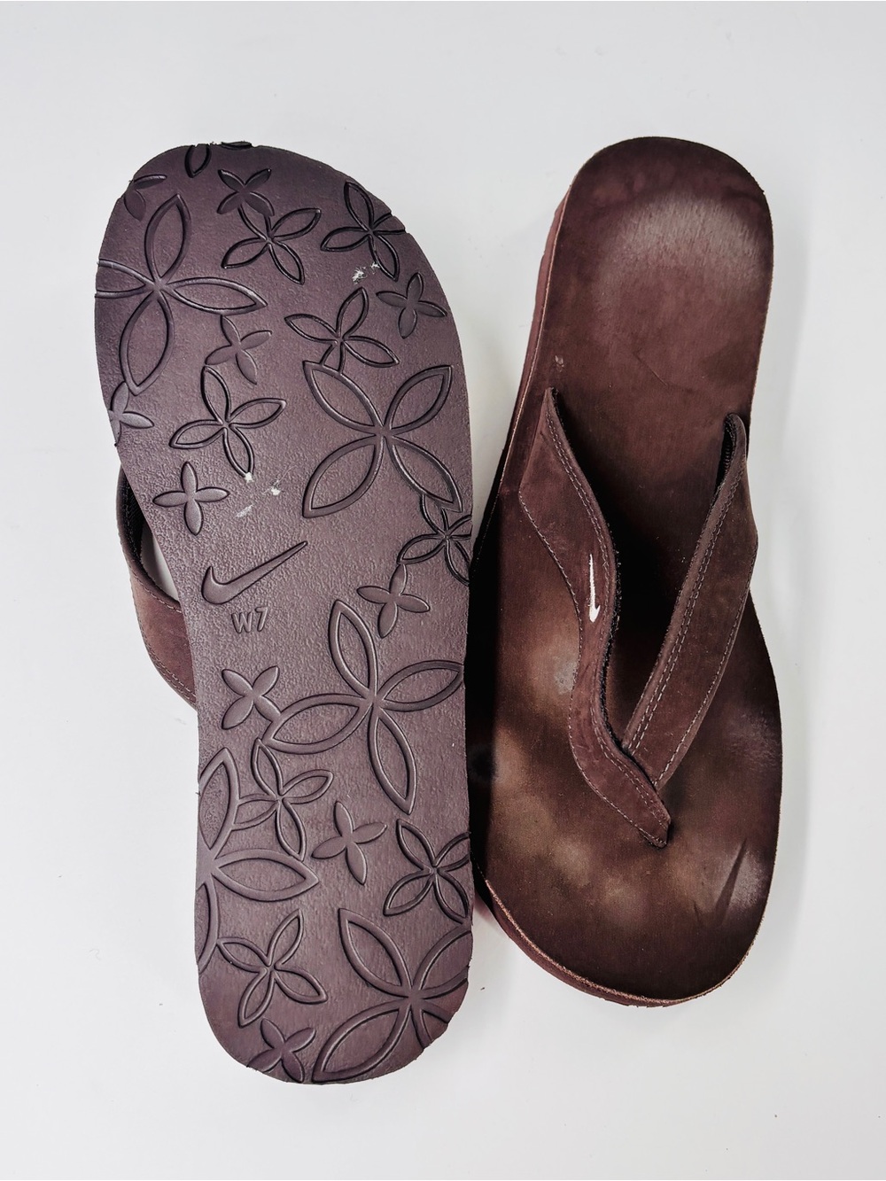 Nike Women’s Brown Leather Flip Flops Comfort Thong Sandals Casual Summer Shoes - Picture 4 of 4